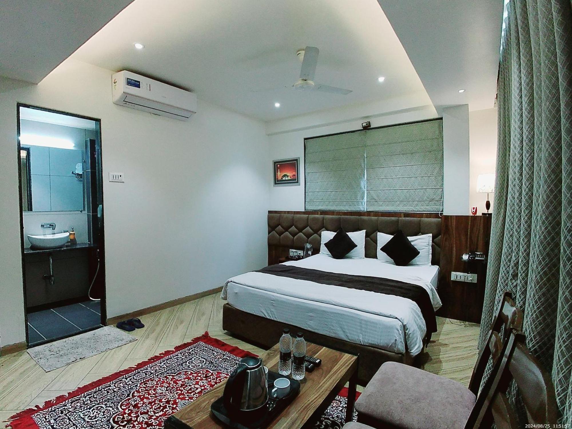 Hotel Sai Pratik, Newly Built Up, Complimentary Shuttle To The Temple Shirdi Exterior photo